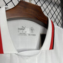 camisa-camiseta-ac-milan-puma-emirates-fly-better-versao-versao-torcedor-masculina-24-25-secundaria-ii-2-away-fora-branca-branco-vermelha-vermelho-preta-preto_5