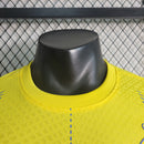 camisa-camiseta-al-nassr-kafd-nike-versao-versao-jogador-masculina-23-24-home-casa-i-principal-1-cr7-cristiano-ronaldo-talisca-anderson-amarela-amarelo-azul_4