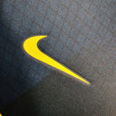 camisa-camiseta-al-nassr-kafd-nike-versao-versao-torcedor-masculina-23-24-away-fora-ii-secundaria-2-cr7-cristiano-ronaldo-talisca-anderson-amarela-amarelo-azul_3