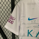 camisa-camiseta-al-nassr-kafd-nike-versao-versao-torcedor-masculina-23-24-away-fora-iii-third-terceira-3-cr7-cristiano-ronaldo-branca-branco-refletiva-detalhes-refletivos_8