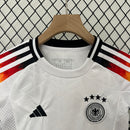 camisa-camiseta-alemanha-selecao-selecao-alema-alema-adidas-versao-versao-torcedor-conjunto-infantil-24-25-home-casa-i-principal-1-branca-branco-amarela-amarelo-preta-preto-vermelha-v_35ffd83f-dc33-46b9-b1eb-f7d84dfa939c