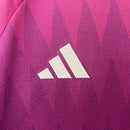 camisa-camiseta-alemanha-selecao-selecao-alema-alema-adidas-versao-versao-torcedor-masculina-24-25-away-fora-ii-secundaria-2-branca-branco-rosa-roxa-roxo_7