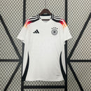 camisa-camiseta-alemanha-selecao-selecao-alema-alema-adidas-versao-versao-torcedor-masculina-24-25-home-casa-i-principal-1-branca-branco-amarela-amarelo-preta-preto-vermelha-vermelho_e5423993-36eb-43b5-8072-79425d841719