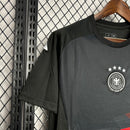camisa-camiseta-alemanha-selecao-selecao-alema-alema-adidas-versao-versao-torcedor-masculina-24-25-treino-pre-pre-jogo-branca-branco-preta-preto-amarela-amarelo-laranja_1_7aa89107-ca58-4225-b418-5ae762cbe2b5