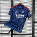 camisa-camiseta-arsenal-adidas-emirates-fly-better-versao-torcedor-masculina-25-26-away-fora-ii-secundaria-2-branca-branco-vermelha-vermelho-azul_1