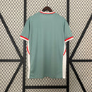 camisa-camiseta-atletico-atletico-de-madrid-nike-riyadh-air-versao-versao-torcedor-masculina-24-25-away-fora-ii-secundaria-2-verde-vermelha-vermelho-branca-branco-antoine-griezmann_5