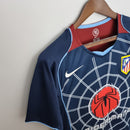 camisa-camiseta-atletico-de-madrid-nike-spider-man-2-homem-aranha-versao-versao-torcedor-masculina-04-05-away-fora-ii-secundaria-2-vermelha-branca-vermelho-branco-azul-retro-retro_2