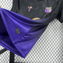 camisa-camiseta-barcelona-kobe-bryant-nike-spotify-versao-torcedor-masculina-26-27-away-fora-secundaria-ii-2-preta-preto-roxa-roxo_5