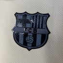 camisa-camiseta-barcelona-kobe-sheath-mamba-mentality-bryant-spotify-versao-torcedor-masculina-25-26-away-fora-ii-secundaria-2-azul-preta-preto-amarela-amarelo-bege_4
