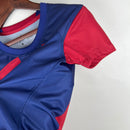 camisa-camiseta-barcelona-nike-spotify-versao-versao-torcedor-feminina-23-24-home-casa-i-principal-1-grena-grena-azul-vermelha-vermelho_2