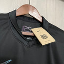 camisa-camiseta-barcelona-nike-spotify-versao-versao-torcedor-masculina-24-25-away-fora-ii-secundaria-2-vermelha-vermelho-azul-preta-preto_5