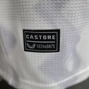 camisa-camiseta-bayer-leverkusen-castore-barmenia-versao-versao-jogador-masculina-24-25-away-fora-ii-secundaria-2-branca-branco-dourado-dourada_5