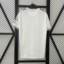 camisa-camiseta-bayern-munchen-adidas-T-versao-torcedor-masculina-25-26-edicao-especial-125-anos-vermelha-vermelho-dourada-dourado-branco-branca_4