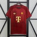 camisa-camiseta-bayern-munchen-adidas-T-versao-versao-torcedor-masculina-24-25-edicao-edicao-especial-vermelha-vermelho-dourada-dourado_1
