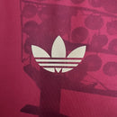 camisa-camiseta-bayern-munchen-adidas-T-versao-versao-torcedor-masculina-24-25-edicao-edicao-especial-vermelha-vermelho-dourada-dourado_2