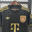 camisa-camiseta-bayern-munchen-adidas-T-versao-versao-torcedor-masculina-25-26-edicao-especial-125-anos-vermelha-vermelho-dourada-dourado-preta-preto