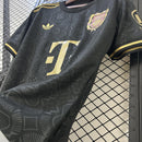 camisa-camiseta-bayern-munchen-adidas-T-versao-versao-torcedor-masculina-25-26-edicao-especial-125-anos-vermelha-vermelho-dourada-dourado-preta-preto_8