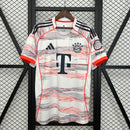 camisa-camiseta-bayern-munchen-de-munique-adidas-t-mobile-versao-torcedor-masculina-25-26-away-fora-ii-secundaria-2-vermelha-vermelho-branca-branco-cinza-preta-preto_1