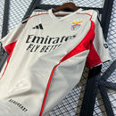 camisa-camiseta-benfica-adidas-emirates-fly-better-sagres-versao-torcedor-masculina-25-26-away-fora-ii-secundaria-2-vermelha-vermelho-bege-preta-preto_6