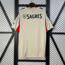 camisa-camiseta-benfica-adidas-emirates-fly-better-sagres-versao-torcedor-masculina-25-26-away-fora-ii-secundaria-2-vermelha-vermelho-bege-preta-preto_7