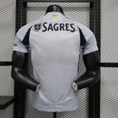 camisa-camiseta-benfica-adidas-emirates-fly-better-versao-versao-jogador-masculina-24-25-third-away-fora-iii-terceira-3-cinza-verde-branca-branco-preta-preto_10