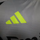 camisa-camiseta-benfica-adidas-emirates-fly-better-versao-versao-jogador-masculina-24-25-third-away-fora-iii-terceira-3-cinza-verde-branca-branco-preta-preto_4