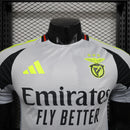 camisa-camiseta-benfica-adidas-emirates-fly-better-versao-versao-jogador-masculina-24-25-third-away-fora-iii-terceira-3-cinza-verde-branca-branco-preta-preto_5