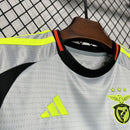 camisa-camiseta-benfica-adidas-emirates-fly-better-versao-versao-torcedor-conjunto-infantil-kids-24-25-third-away-fora-iii-terceira-3-cinza-verde-branca-branco-preta-pr_6