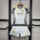 camisa-camiseta-benfica-adidas-emirates-fly-better-versao-versao-torcedor-conjunto-infantil-kids-24-25-third-away-fora-iii-terceira-3-cinza-verde-branca-branco-preta-preto_1