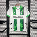camisa-camiseta-borussia-monchengladbach-puma-reuter-bader-i-leuchten-versao-versao-torcedor-masculina-24-25-home-casa-i-principal-1-verde-branca-branco_1