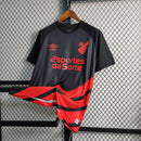 camisa-camiseta-cap-athletico-paranaense-umbro-esportes-da-sorte-versao-versao-torcedor-masculina-23-24-away-fora-ii-secundaria-2-vermelha-preta-vermelho-preto_4