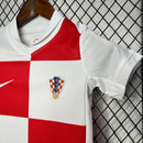 camisa-camiseta-croacia-croacia-selecao-selecao-croata-nike-versao-versao-torcedor-conjunto-infantil-shorts-24-25-home-casa-i-principal-1-vermelha-branca-vermelho-branco-azul_3