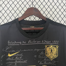 camisa-camiseta-eintratch-frankfurt-nike-versao-versao-torcedor-masculina-24-25-comemorativa-125-anos-preta-preto-dourada-dourado_3