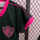 camisa-camiseta-fluminense-umbro-betano-cano-german-versao-versao-torcedor-feminina-23-24-away-fora-iii-terceira-third-3-verde-rosa_3