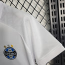 camisa-camiseta-gremio-gremio-banrisul-umbro-versao-versao-torcedor-feminina-23-24-away-fora-ii-secundaria-2-azul-preto-preta-branca-branco_10