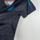camisa-camiseta-gremio-gremio-banrisul-umbro-versao-versao-torcedor-feminina-23-24-third-away-fora-iii-terceira-3-azul-preto-preta-branca-branco_3