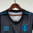 camisa-camiseta-gremio-gremio-banrisul-umbro-versao-versao-torcedor-feminina-23-24-third-away-fora-iii-terceira-3-azul-preto-preta-branca-branco_4