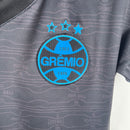 camisa-camiseta-gremio-gremio-banrisul-umbro-versao-versao-torcedor-feminina-23-24-third-away-fora-iii-terceira-3-azul-preto-preta-branca-branco_9
