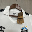 camisa-camiseta-gremio-gremio-banrisul-umbro-versao-versao-torcedor-masculina-24-25-away-fora-ii-secundaria-2-azul-preto-preta-branca-branco_4