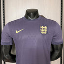 camisa-camiseta-inglaterra-nike-selecao-selecao-inglesa-versao-versao-jogador-masculina-24-25-away-fora-ii-secundaria-2-bellingham-jude-harry-kane-branco-branca-azul-roxa-roxo_9