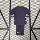 camisa-camiseta-inglaterra-nike-selecao-selecao-inglesa-versao-versao-torcedor-conjunto-infantil-shorts-24-25-away-fora-ii-secundaria-2-bellingham-jude-harry-kane-branco-branca-azul-r_a786fba5-0a10-43e5-943b-680210ca9775