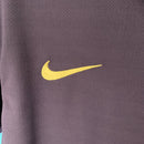 camisa-camiseta-inglaterra-nike-selecao-selecao-inglesa-versao-versao-torcedor-masculina-24-25-away-fora-ii-secundaria-2-bellingham-jude-harry-kane-branco-branca-azul-roxa-roxo_5
