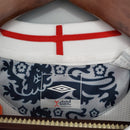 camisa-camiseta-inglaterra-umbro-selecao-selecao-inglesa-versao-versao-torcedor-masculina-2006-home-casa-i-principal-1-david-beckham-branco-branca-azul-vermelho-vermelha-retro-retro_3