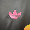 camisa-camiseta-japao-japao-selecao-selecao-japonesa-adidas-versao-versao-torcedor-masculina-23-24-edicao-edicao-especial-dragao-dragao-de-jade-toquio-preta-preto-rosa_5