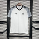 camisa-camiseta-juventus-adidas-versao-torcedor-masculina-24-25-pre-jogo-treino-branca-branco-preta-preto-cinza_1