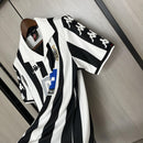 camisa-camiseta-juventus-kappa-d_-liberta-digitale-versao-torcedor-masculina-99-00-home-casa-i-principal-1-preta-preto-branca-branco-retro_2