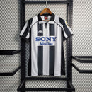 camisa-camiseta-juventus-kappa-sony-minidisc-versao-torcedor-masculina-97-98-home-casa-i-principal-1-preta-preto-branca-branco-retro_1