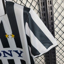 camisa-camiseta-juventus-kappa-sony-versao-torcedor-masculina-95-97-home-casa-i-principal-1-preta-preto-branca-branco-retro_2