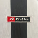 camisa-camiseta-juventus-lotto-fastweb-versao-torcedor-masculina-01-02-home-casa-i-principal-1-preta-preto-branca-branco-retro_2