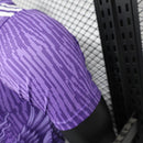camisa-camiseta-liverpool-adidas-standard-chartered-versao-jogador-masculina-25-26-edicao-especial-preta-preto-branca-branco-vermelha-vermelho-roxa-roxo_3